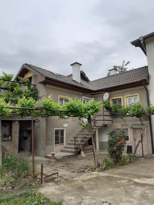 Покрив с керемиди БРАМЪК