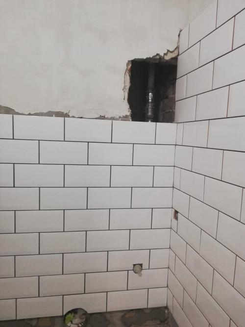 Лепене на плочки на стена на баня