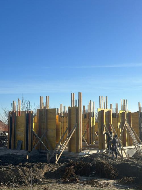 Груб строеж