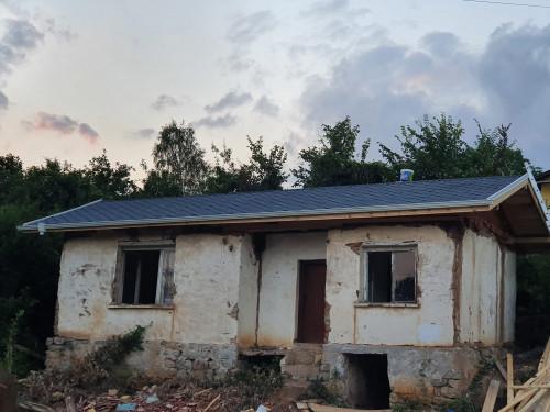 Монтаж на битумни керемиди и улуци