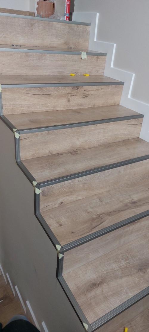 Обличане на стълби с ламинат
