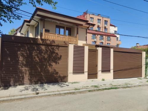 Ролетна врата със стоманени ламели