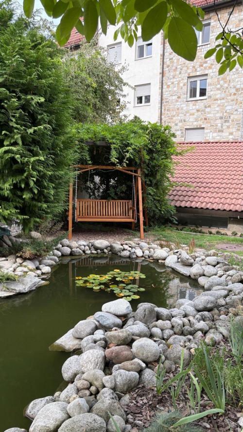 Езерото, люлка, жив плет!