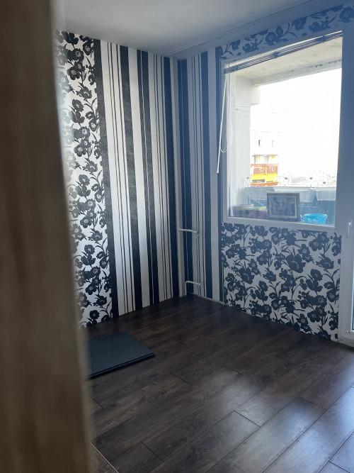 Спалня - тапети/паркет/мебели/ таванни плочи