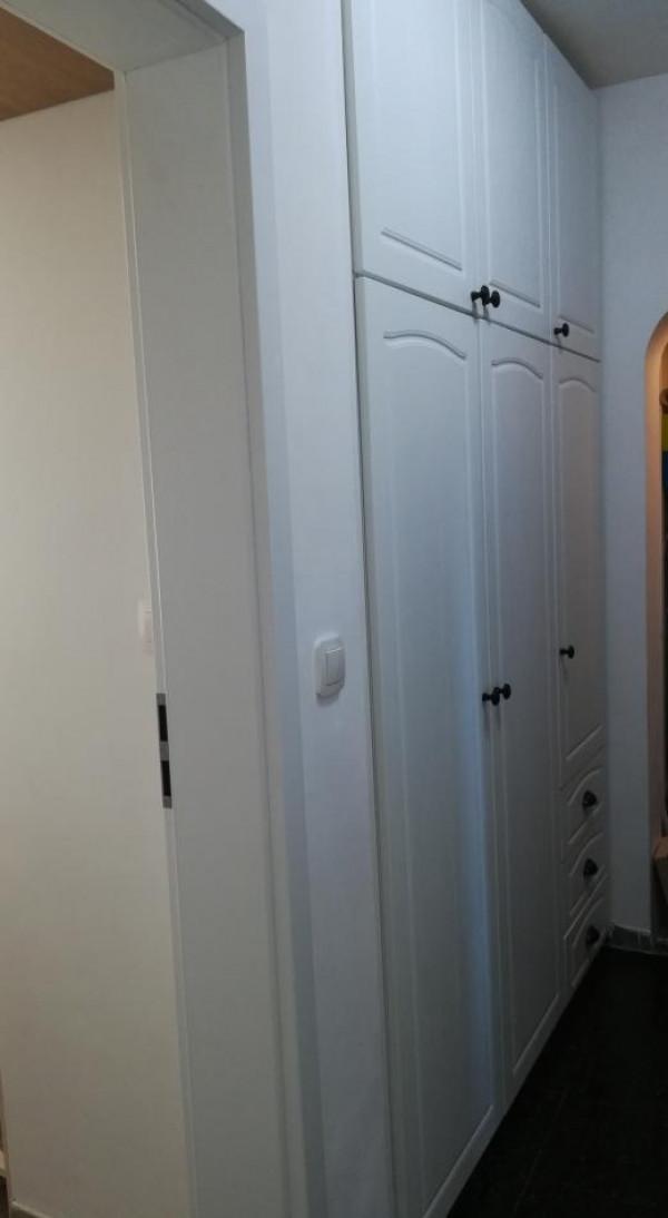 За коридора в бяло