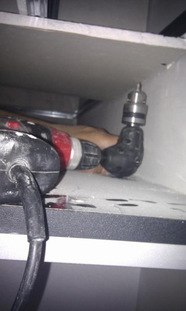 работа на трудно достъпни места -над кухня