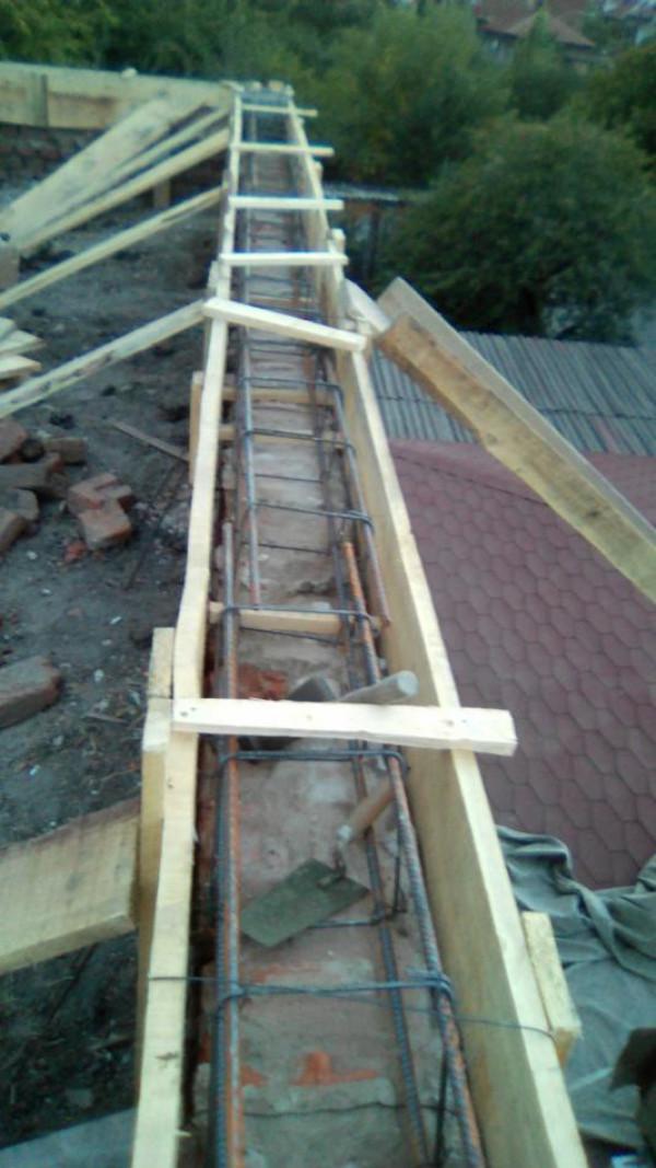 Направа на кофраж и арматура за пояс на покрив