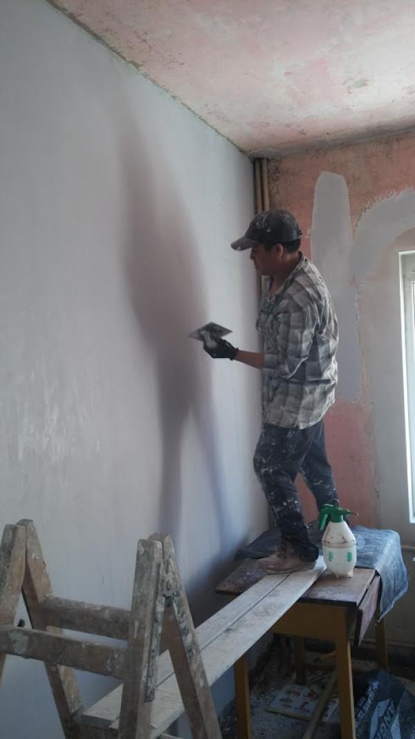 Шпакловане на стена