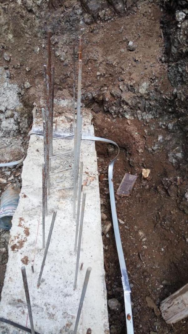 Полагане на заземителна шина за гръмоотводна инсталация  в основите на новострояща се къща 2