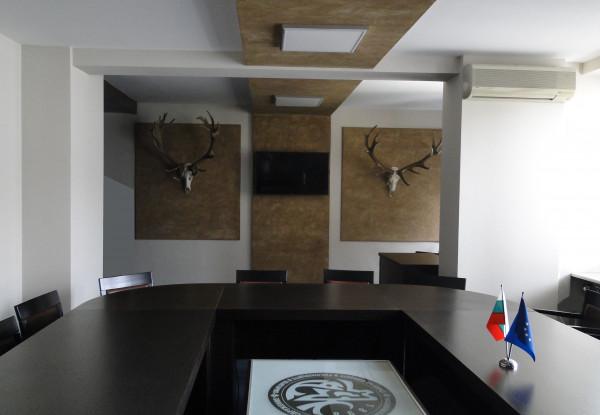 Заседателна маса MDF  с естествен фурнир и декоративни елементи. Български ловно-рибарски съюз _6