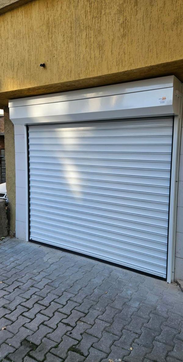 Ролетна врата със стоманени ламели