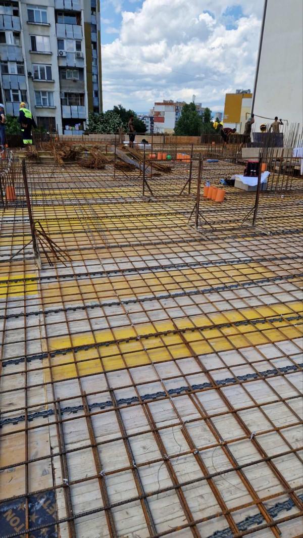 🔩 Прецизно връзване на арматура – основата на здравата конструкция.