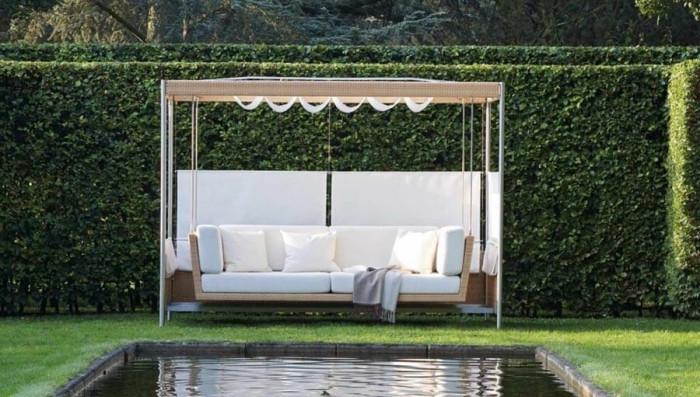Градински люлки тип павилион ще освежат големия двор