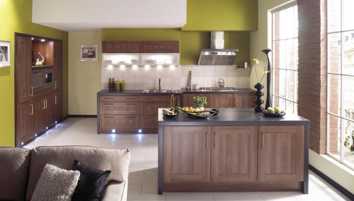 Компактен дървен кухненски остров