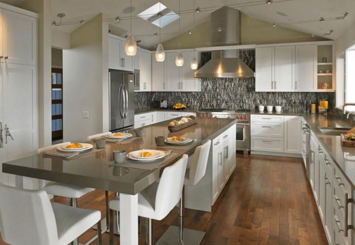 Хибрид между кухненски остров и трапезарна маса