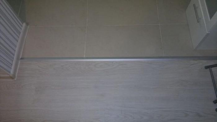 За настилките - гранитогрес и ламинат