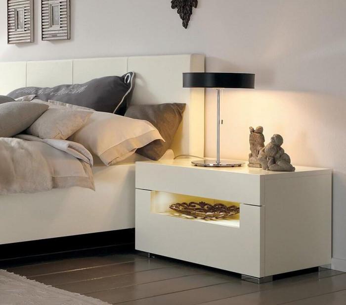 Нощно шкафче с изчистен дизайн