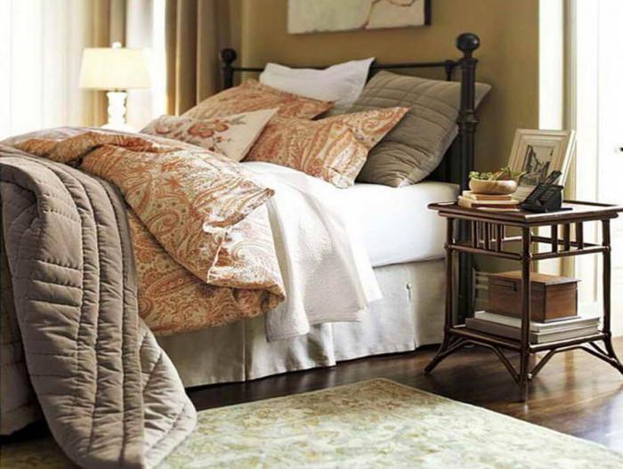 Нощна масичка с олекотен дизайн