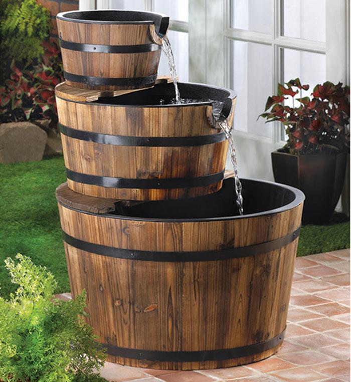 Очаровайте гостите си с фонтан от стари дървени бъчви
