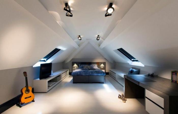 Стилна и артистична мансарда на шест струни
