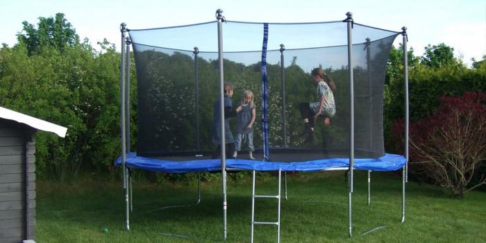 Батут за незабравими забавления в градината