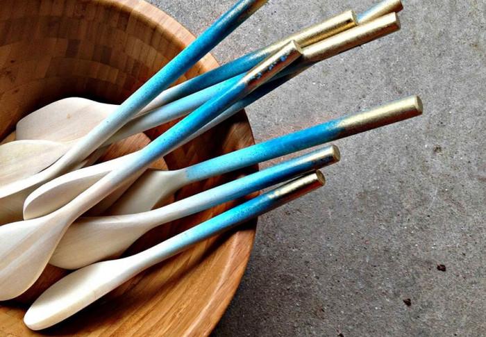 Дървените лъжици за готвене се превръщат в оригинален акцент от кухненското оборудване