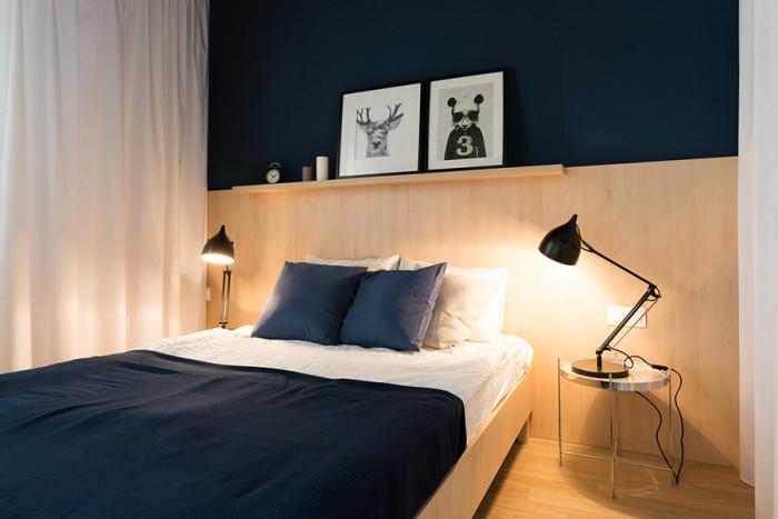 Спалнята е семпла, но изключително уютна