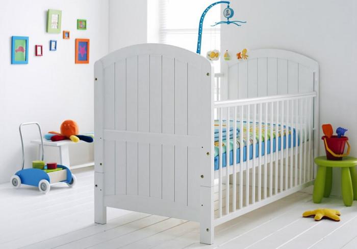 Закачете красива играчка над креватчето