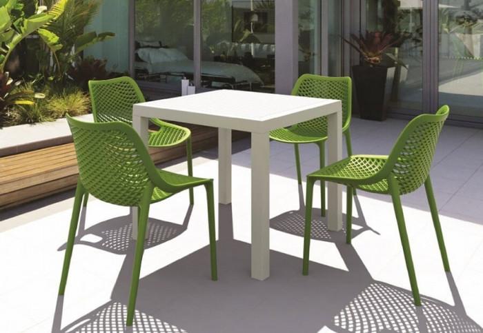 Качествена грижа за удобните пластмасови столове