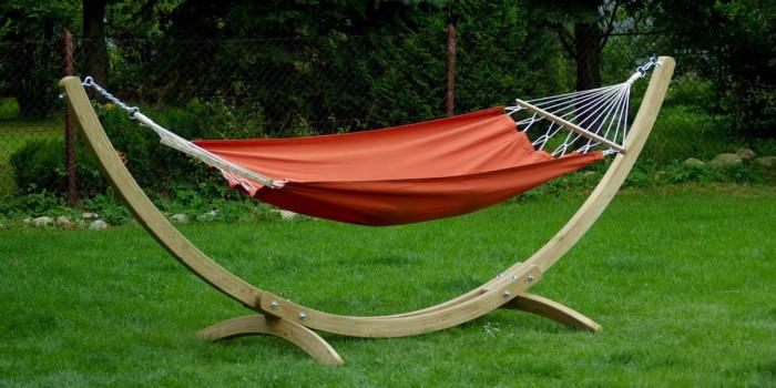 Люлка и пързалка за радостни изживявания в зеления ви кът