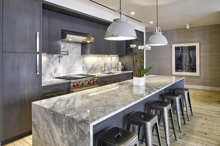 Неутралните тонове ще стоплят сивата кухня