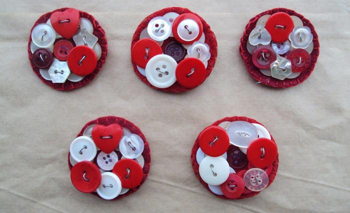 Лесна и чудесна мартеничка от копчета