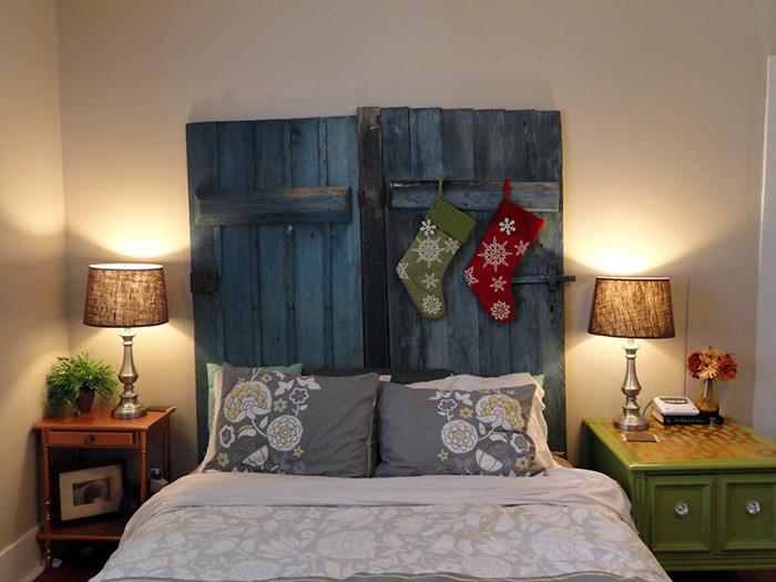 Табла за легло от стари врати