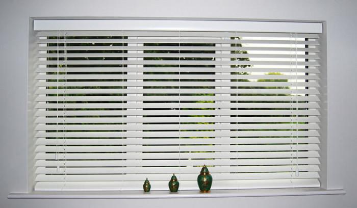 Хоризонталните щори са практични и красиви