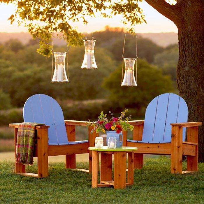 Кедровите столчета превземат двора с цвят и очарование