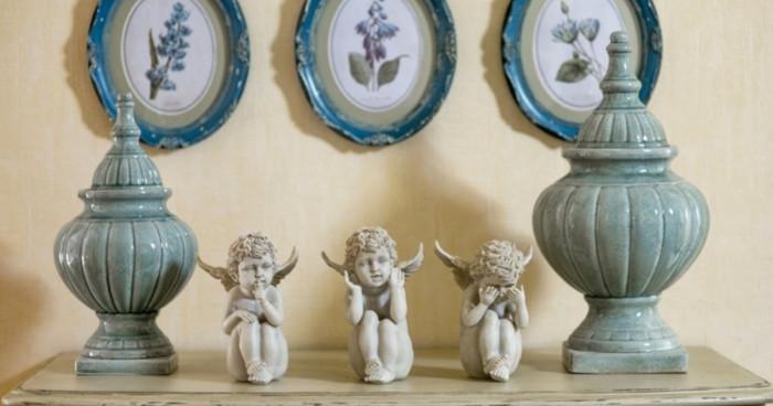 Малки декоративни фигуки в дома