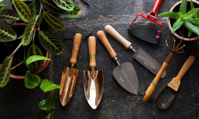 Почистете градинските инструменти