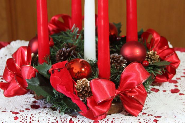 В Норвегия на Коледа метлите се крият из къщи, а на трапезата се поставя красив венец