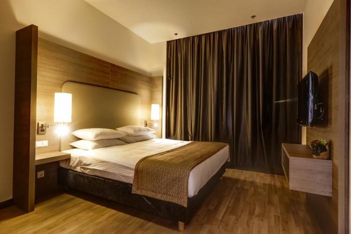 Спалнята обича плътните завеси