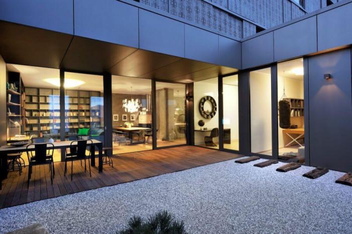 Всички стаи водят към... атриума!