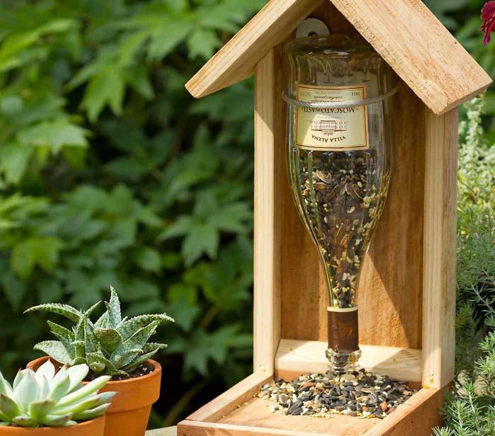 Хранилки за птици от празни бутилки