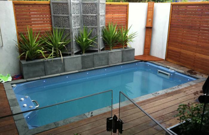 Не е необходимо вашият басейн да е голям, за да ви носи охлаждащо удовлетворение