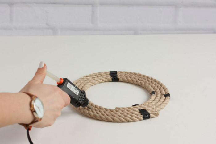 Стъпка 2 - време е за лепилото да влезе в действие