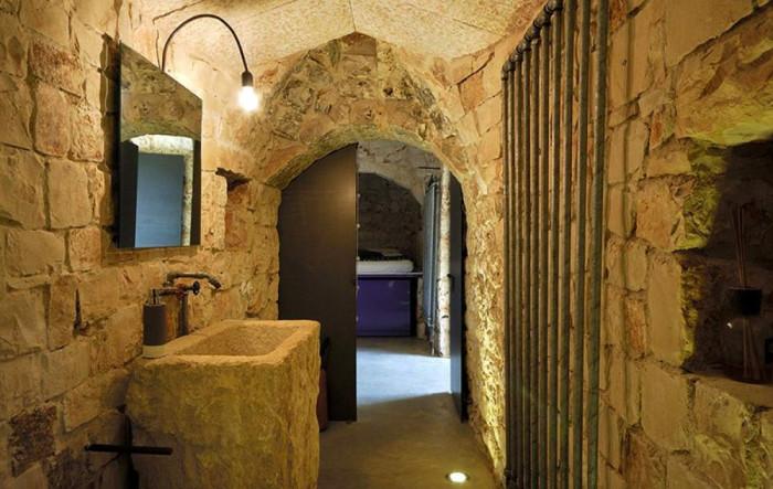 Загадъчна суровост в каменната баня