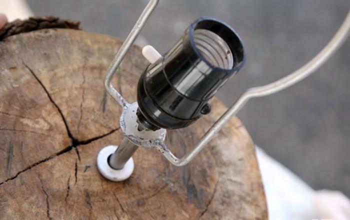 Внимателно поставете фасунгата