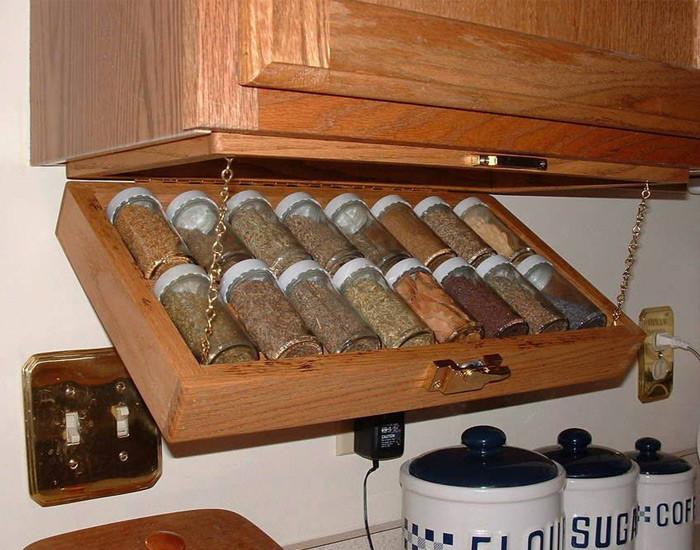 Скрийте подправките под някой шкаф