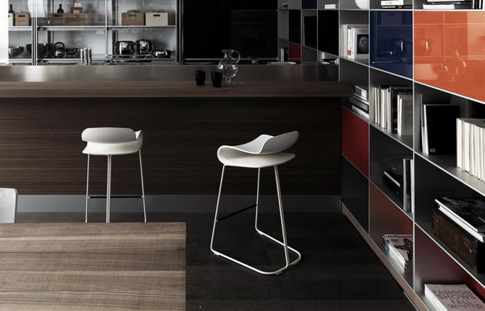 Дайте воля на въображението с пластмасов бар стол