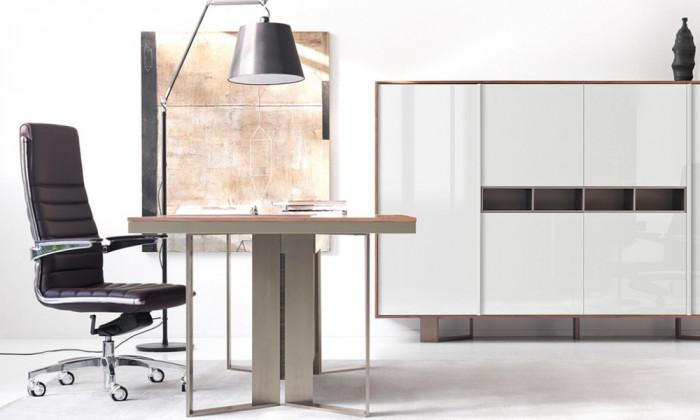 Поставете бюрото срещу вратата