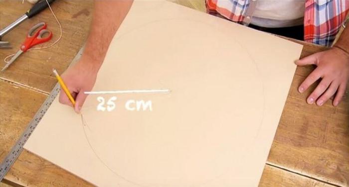 Стъпка 1: Изрежете кръгове от МДФ панелите