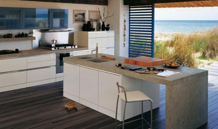 Минимализъм край морето